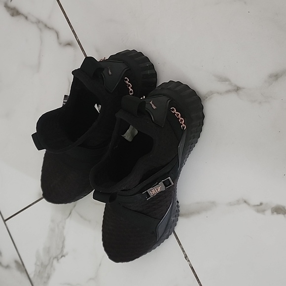 Sneakers - Picture 2 of 3